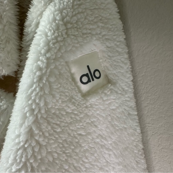 ALO YOGA Ivory White Sherpa Teddy Trench Coat SZ M - Picture 4 of 10